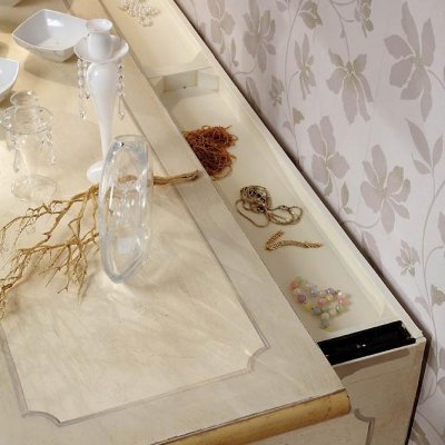 Credenza laccata con segreto immagine 2