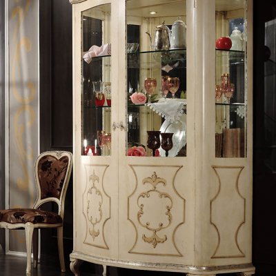 Vetrina sagomata laccata immagine 1