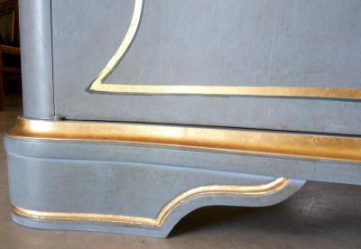 Credenza laccata 2 porte e 5 cassetti (blu/oro) immagine 3