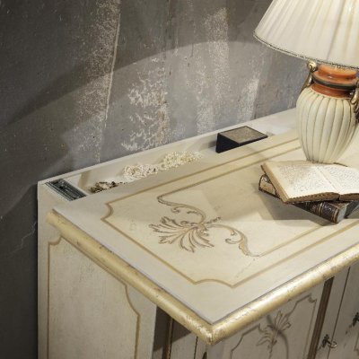 Credenza e tavolo laccati con decoro immagine 3
