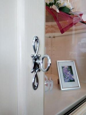 Vetrina 3 porte immagine 1