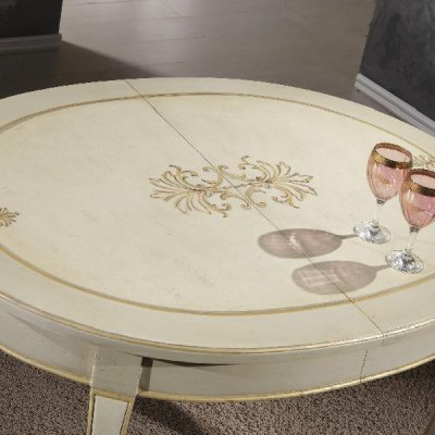 Credenza e tavolo laccati con decoro immagine 1