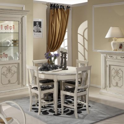 Tavolo ovale laccato decorato immagine 1